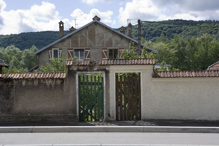 Cité Lehmann. Détail des portes d'un potager.