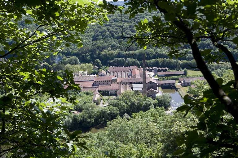 Vue plongeante depuis l'ouest.