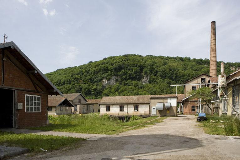 Forge, atelier de peinture et caisserie, menuiserie, bâtiment d'eau et chaufferie. Extrémité sud de la papeterie.