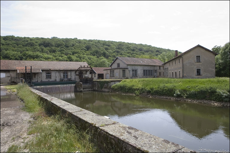 Bâtiment d'eau, ateliers de réparation et de maintenance depuis la chaufferie.