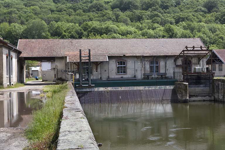 Bâtiment d'eau. Façade ouest avec dégrilleur.