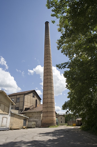 La cheminée.