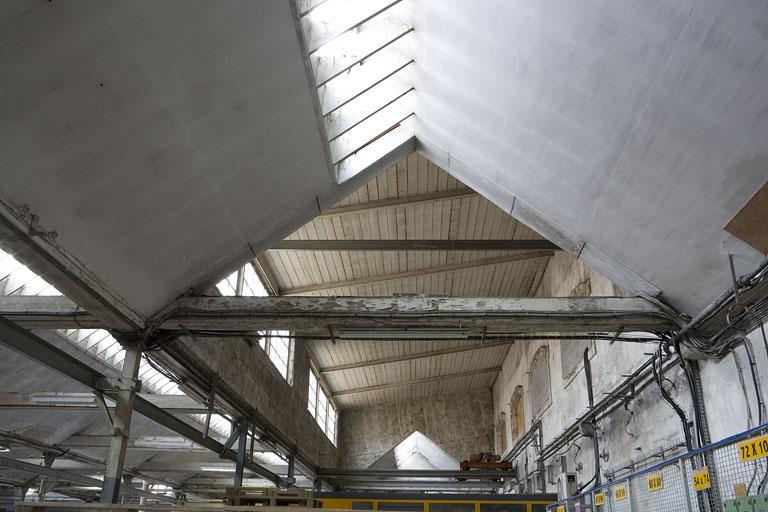 Atelier de façonnage. Vue rapprochée de la charpente.