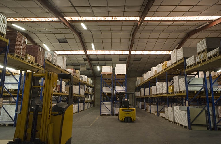 Magasin industriel (récent). Vue intérieure.