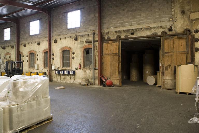 Façade est d'un entrepôt industriel depuis la cour, aujourd'hui couverte.