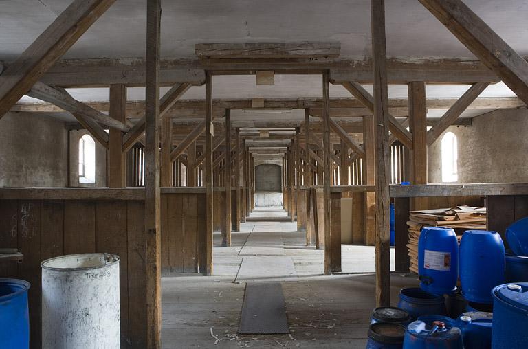 Magasin industriel à étages. Premier étage.