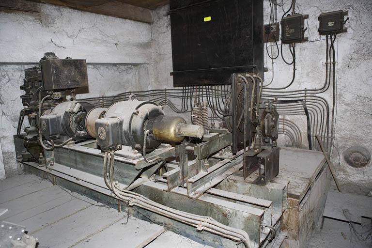 Château d'eau. Moteur électrique du système de distribution d'eau.