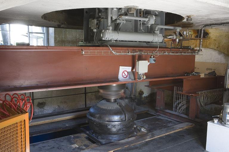 Bâtiment d'eau. Génératrice d'une turbine.