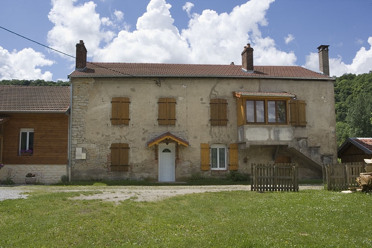 Façade antérieure d'un logement ouvrier, rue de la Coop (commune de Torpes).