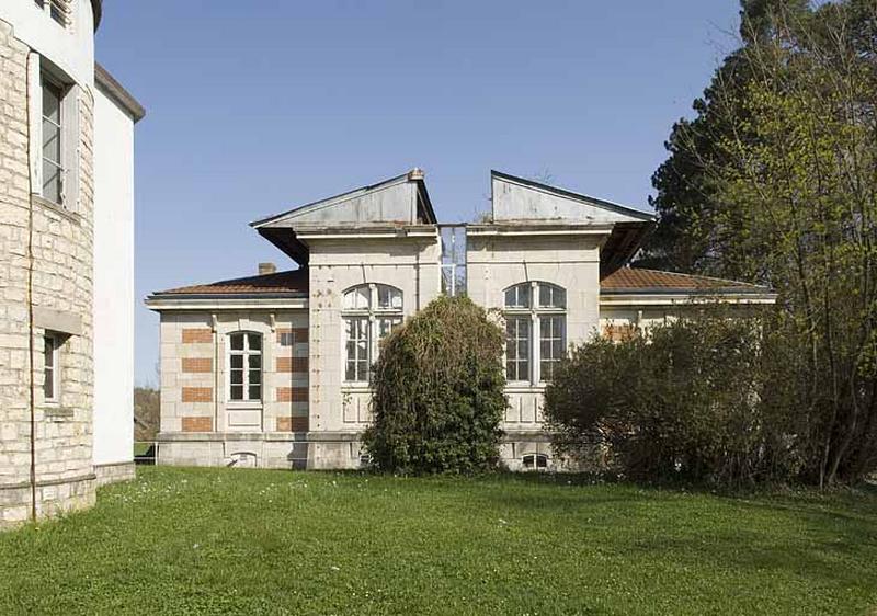 Elévation sud du pavillon, toiture ouverte.