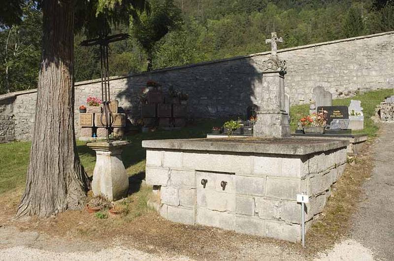 Tombeau de la famille Dubrez Laferrière (1er tombeau)