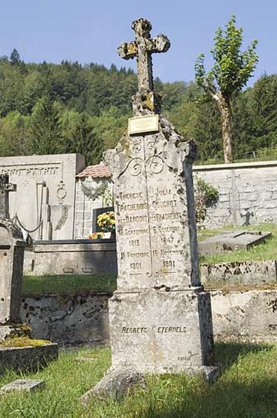 Tombeau de Thérèse Frachebois née Dandois et de Julia Couchot née Frachebois (19e tombeau)
