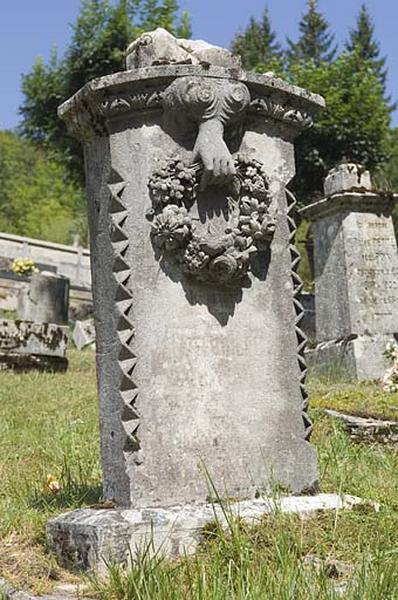 Tombeau de Marie-Séraphine La Ferrière, veuve Martin (non étudié).
