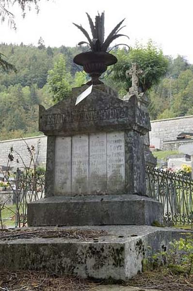 Tombeau de la famille Constantin Loye (34e tombeau)
