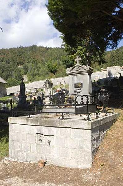 Vue générale de trois-quarts droit.