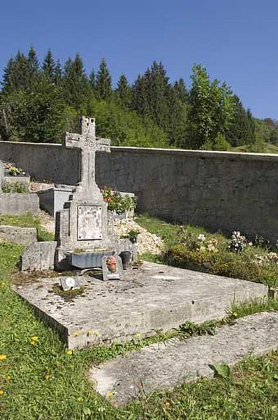 Tombeau de la famille Eme-Parriaux (38e tombeau)