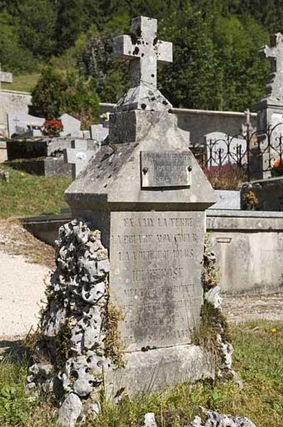 Tombeau de Virginie Meunier et de Meltide Pourchet, née Chatra (41e tombeau)