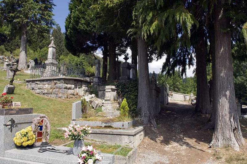 Le cimetière, vue de la partie centrale.