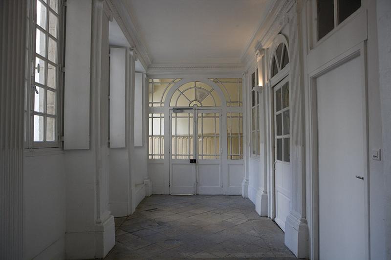 Vue d'ensemble du vestibule.