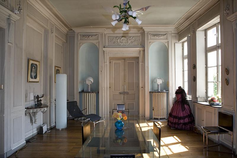 Hôtel en fond de cour, antichambre : vue d'ensemble depuis l'entrée du grand salon.