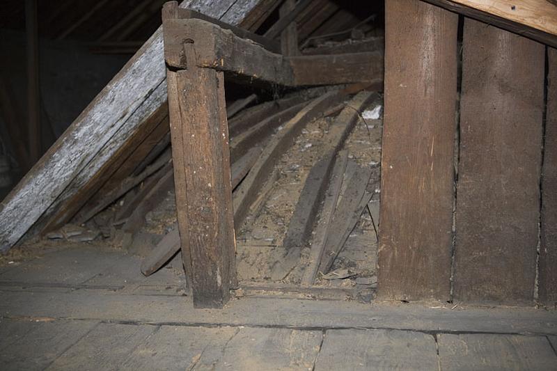 Hôtel en fond de cour : extérieur de la fausse-coupole de l'escalier situé dans le grenier.