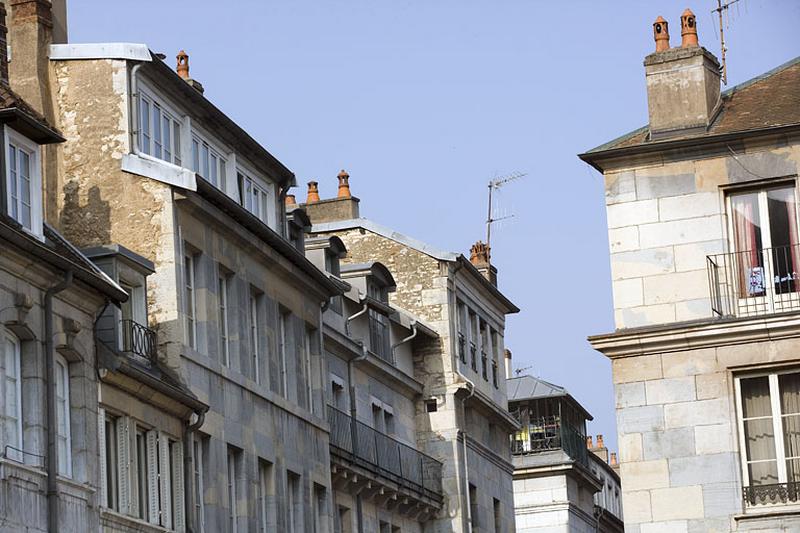 Partie supérieure de la façade sur rue.