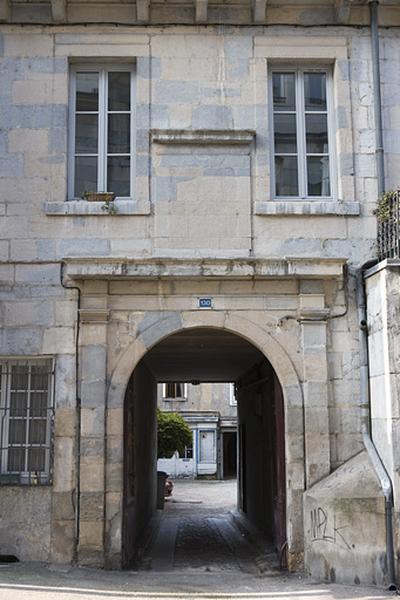 Vue d'ensemble du portail d'entrée.
