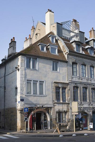 Vue d'ensemble de la façade sur la Grande Rue.