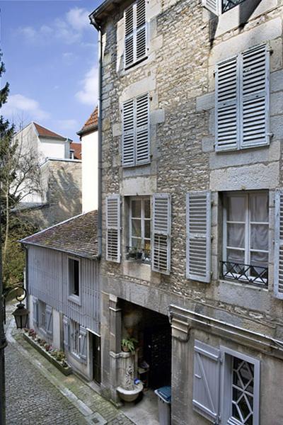 Vue d'ensemble de l'aile droite.