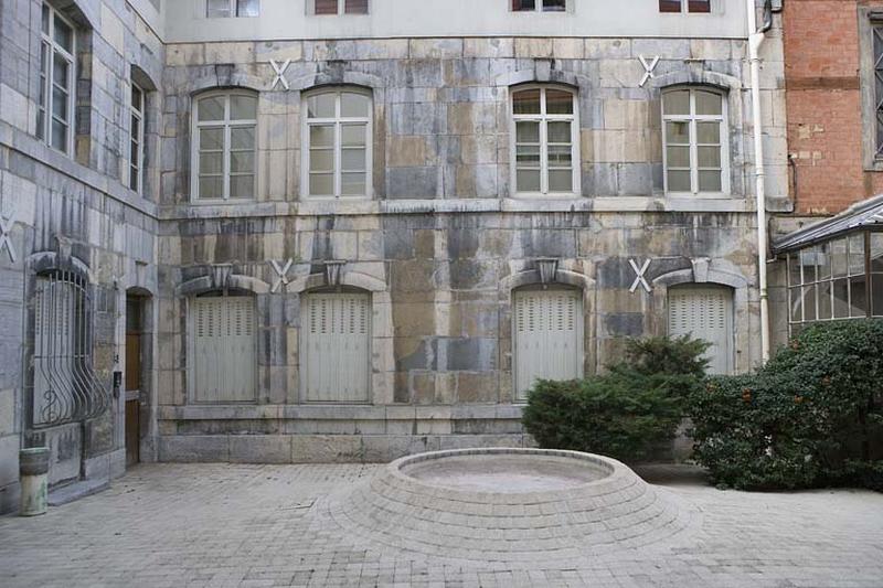 Aile des communs, de face.
