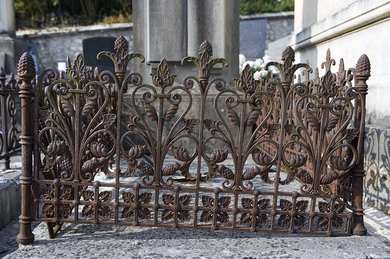 Grille de clôture.