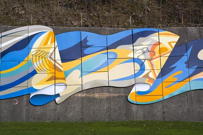 Emaillerie : oeuvre murale au long de la R.N. 5, détail : lunettes.