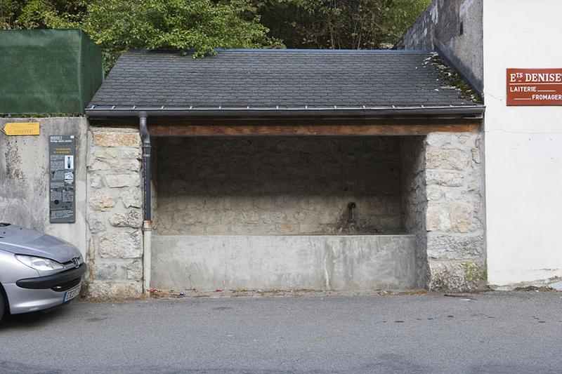 Fontaine-lavoir au 33 rue Wladimir Gagneur.