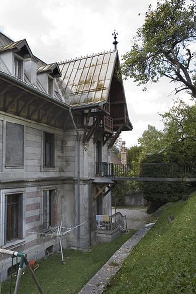 Elévation postérieure, de trois quarts gauche.