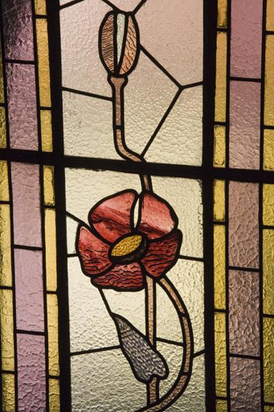 Troisième registre, verrière gauche : coquelicot.