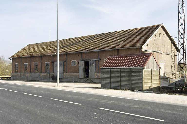 Magasin industriel depuis le nord-ouest.