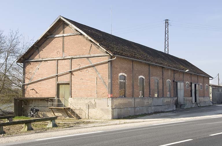 Magasin industriel depuis le nord-est.