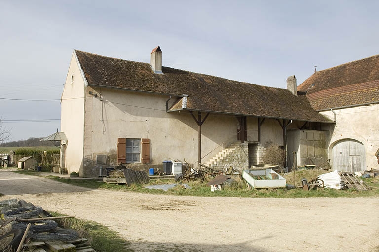 Corps de ferme vu de trois quarts