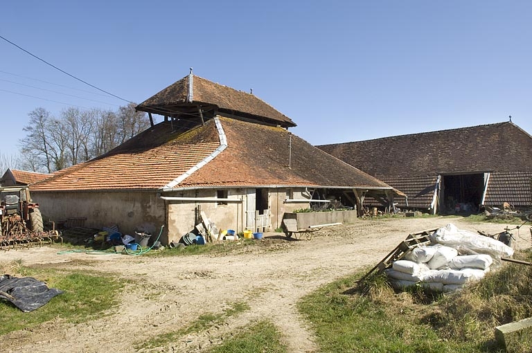 Tuilerie et briqueterie, Champtonnay : bâtiment du four en avant du séchoir.