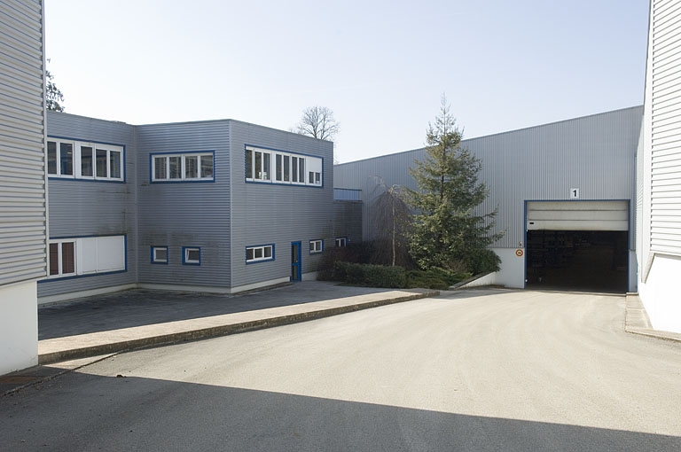 Bâtiments au sud de la route de Champlitte. Bureau d'études et entrée de l'atelier.