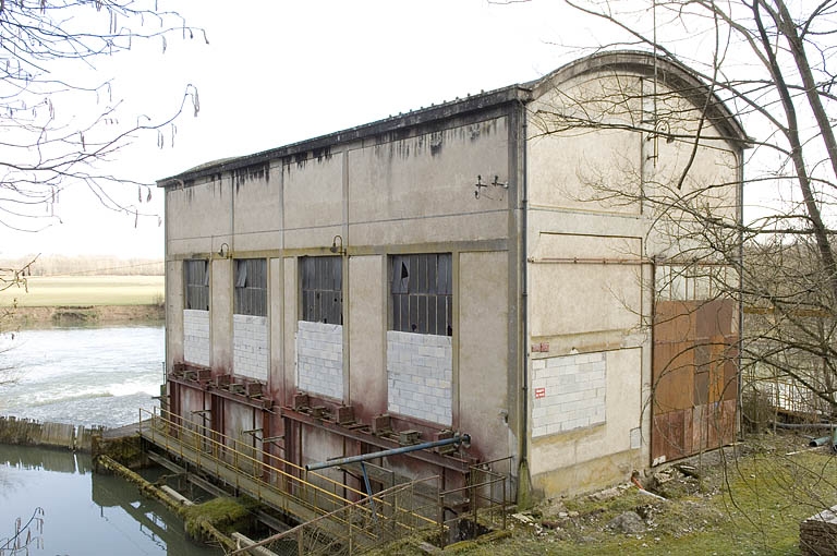 La centrale hydroélectrique vue depuis le nord.