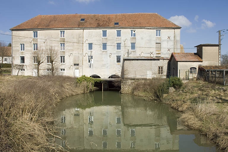 La minoterie et le canal de fuite.