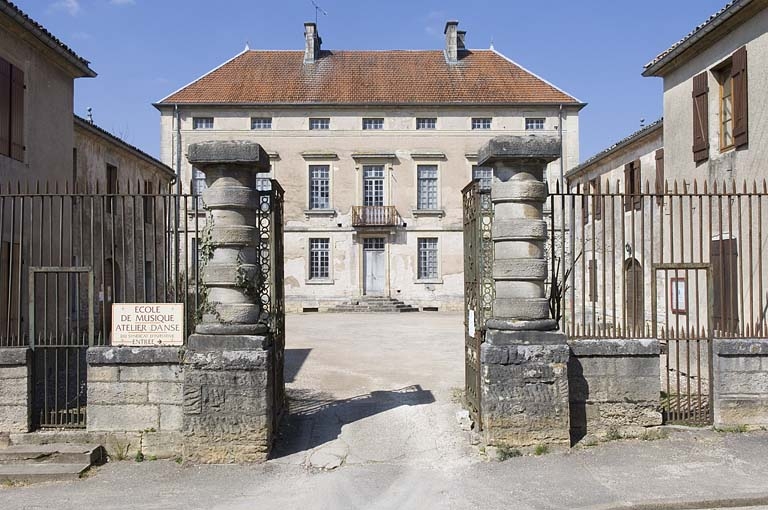 Logement patronal (31 rue Carnot). Vue depuis la rue.