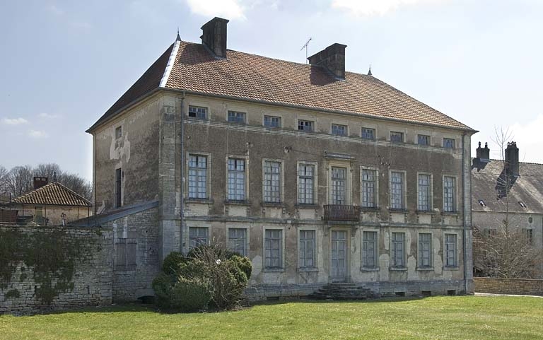 Logement patronal (31 rue Carnot). Façade postérieure vue de trois quarts.