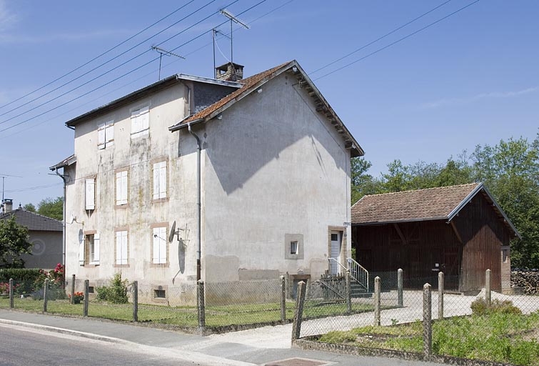 Logement ouvrier et son bûcher.