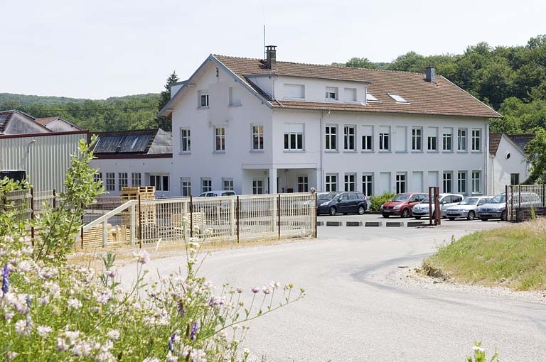 Le bâtiment des bureaux.
