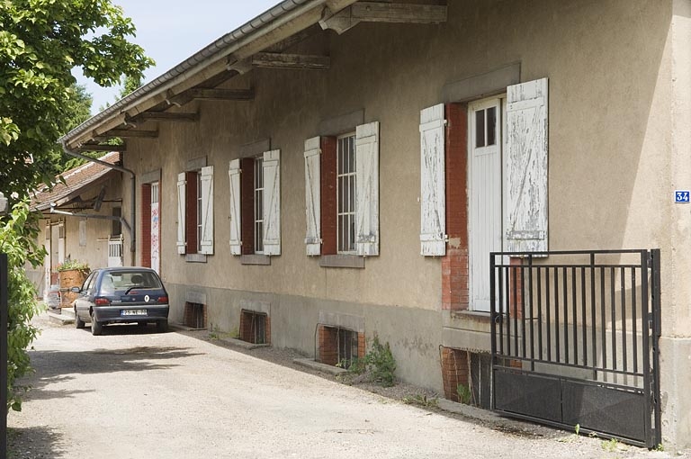 Façade du chai, à l'entrée.