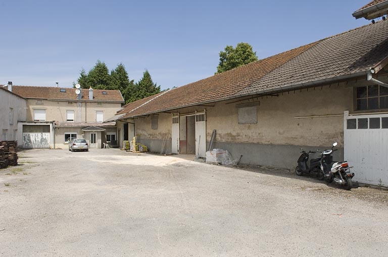 Logement et cuverie.