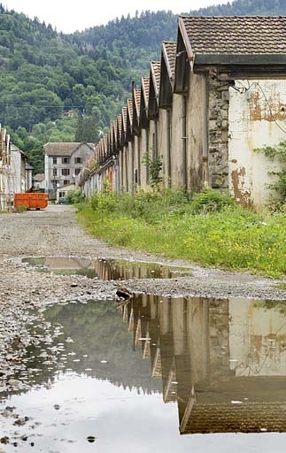 Pignons des sheds de l'atelier depuis le sud.
