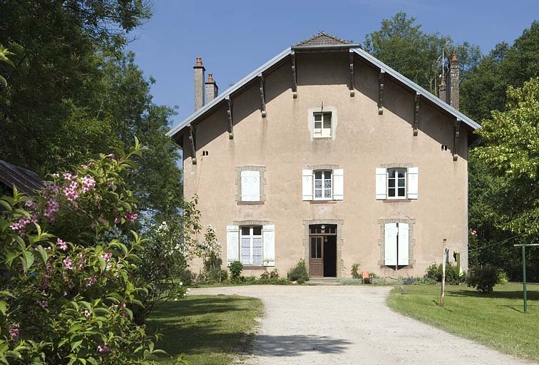 Façade ouest du logement.
